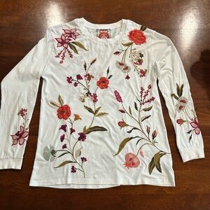 Johnny Was White Top with Flowers Embroidery